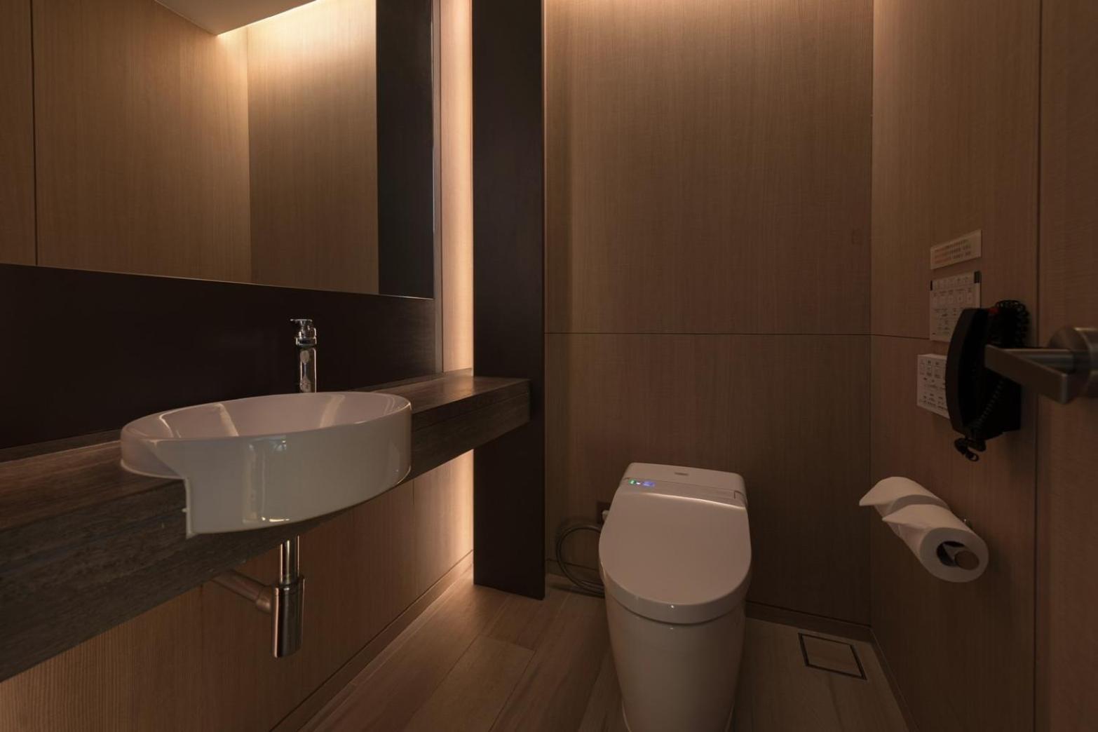 Mu Jiaoxi Hotel Εξωτερικό φωτογραφία A modern bathroom