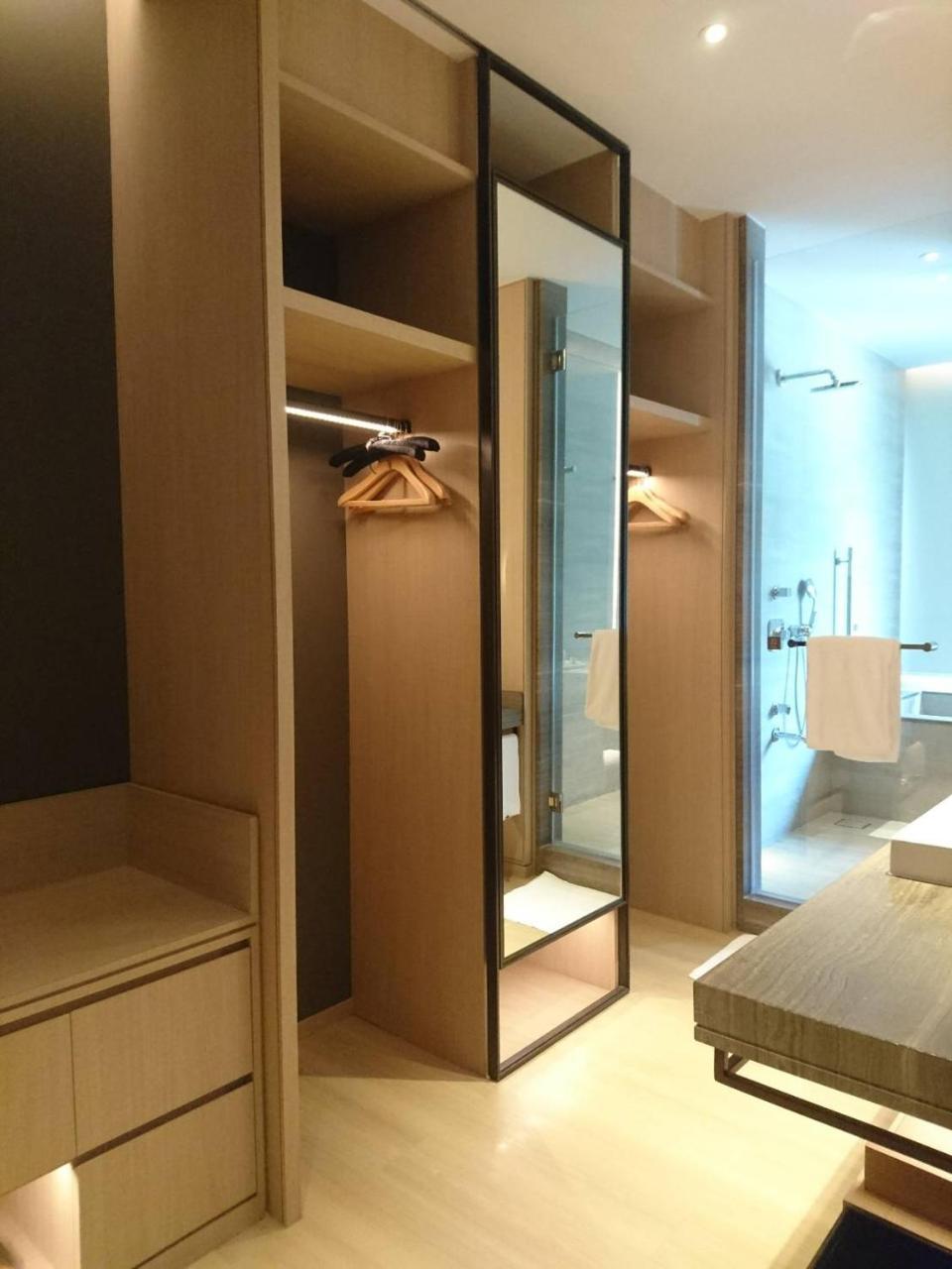 Mu Jiaoxi Hotel Εξωτερικό φωτογραφία A walk-in wardrobe