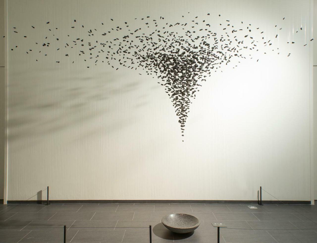 Mu Jiaoxi Hotel Εξωτερικό φωτογραφία Installation view of the exhibition "The World of the World" at the Museum of Modern and Contemporary Art, Seoul, 2012