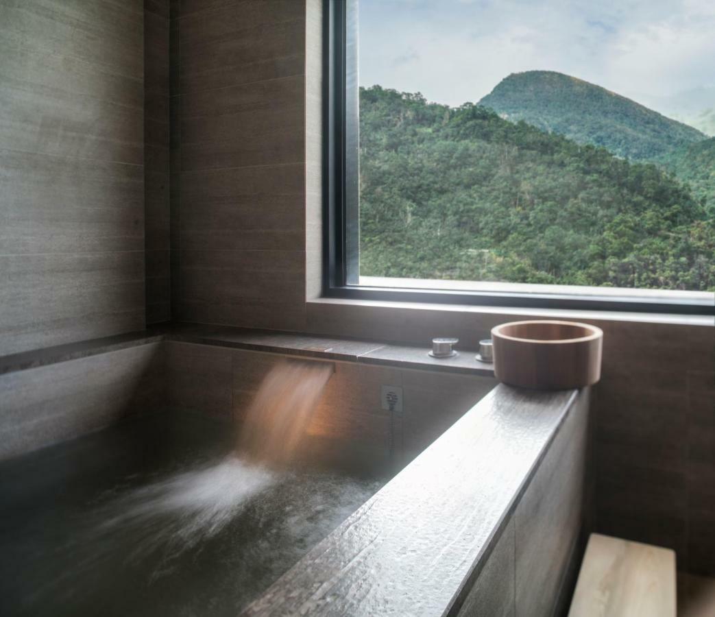 Mu Jiaoxi Hotel Εξωτερικό φωτογραφία A modern onsen bath